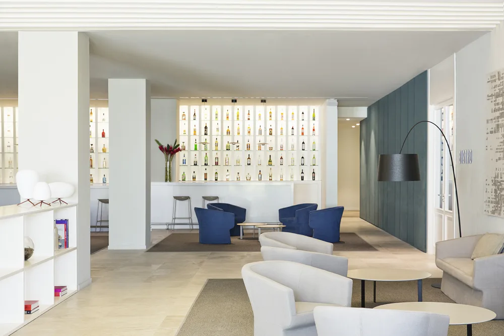 Club lounge and bar seating — Finest Playa Mujeres