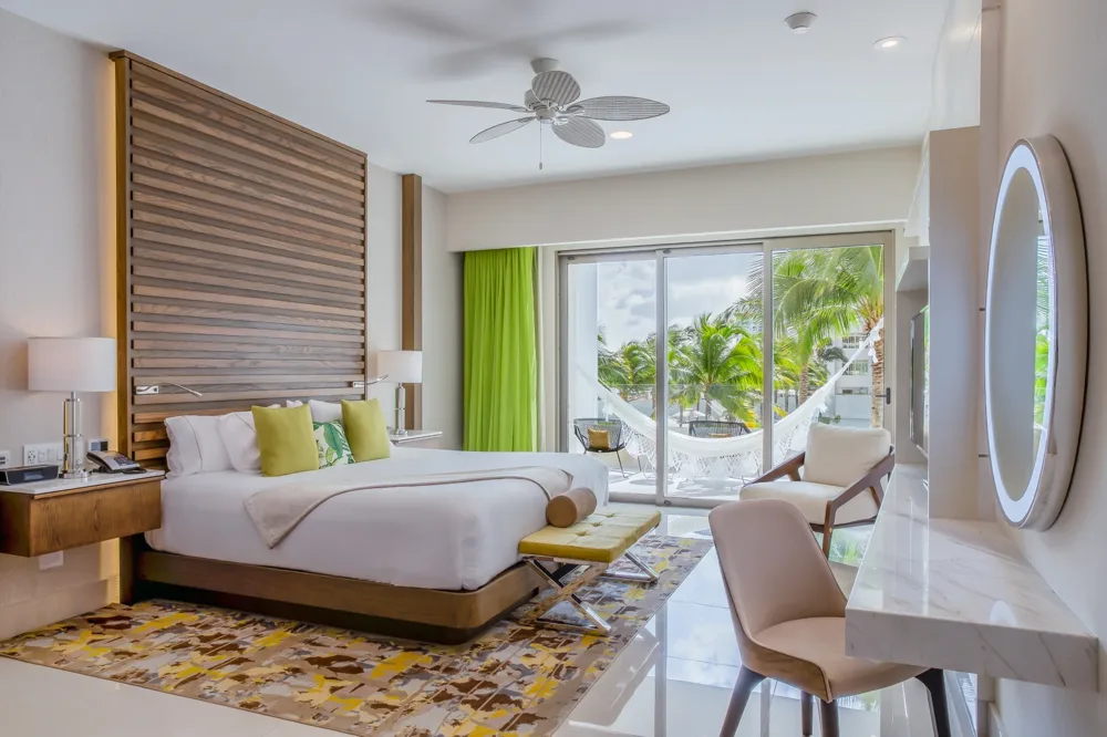Guestroom with terrace — Garza Blanca Resort & Spa Cancun