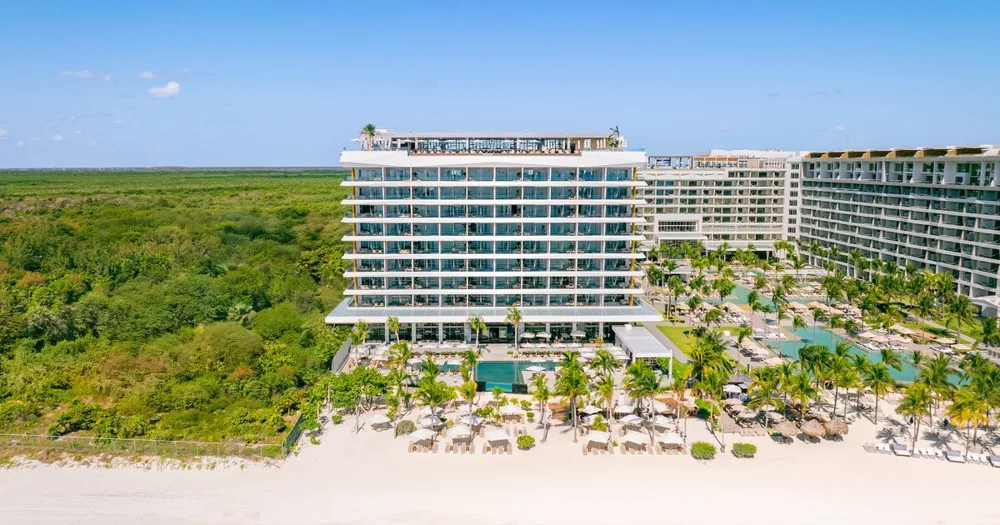 Beachfront resort tower — Hotel Mousai Cancun All-Inclusive Adults Only