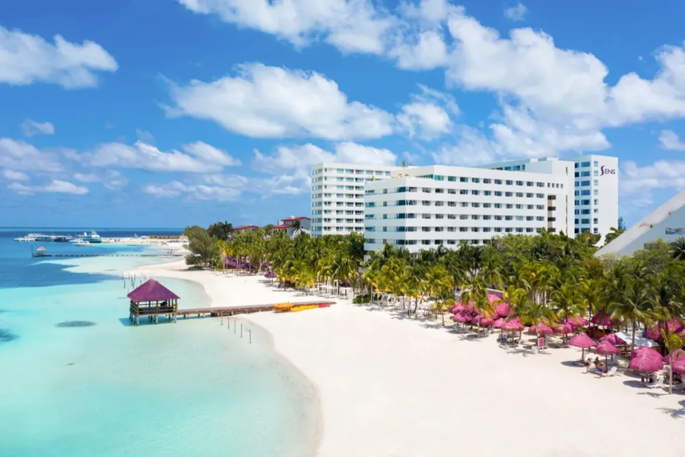 Beachfront hotel building — Hotel The Sens Cancun - All Inclusive